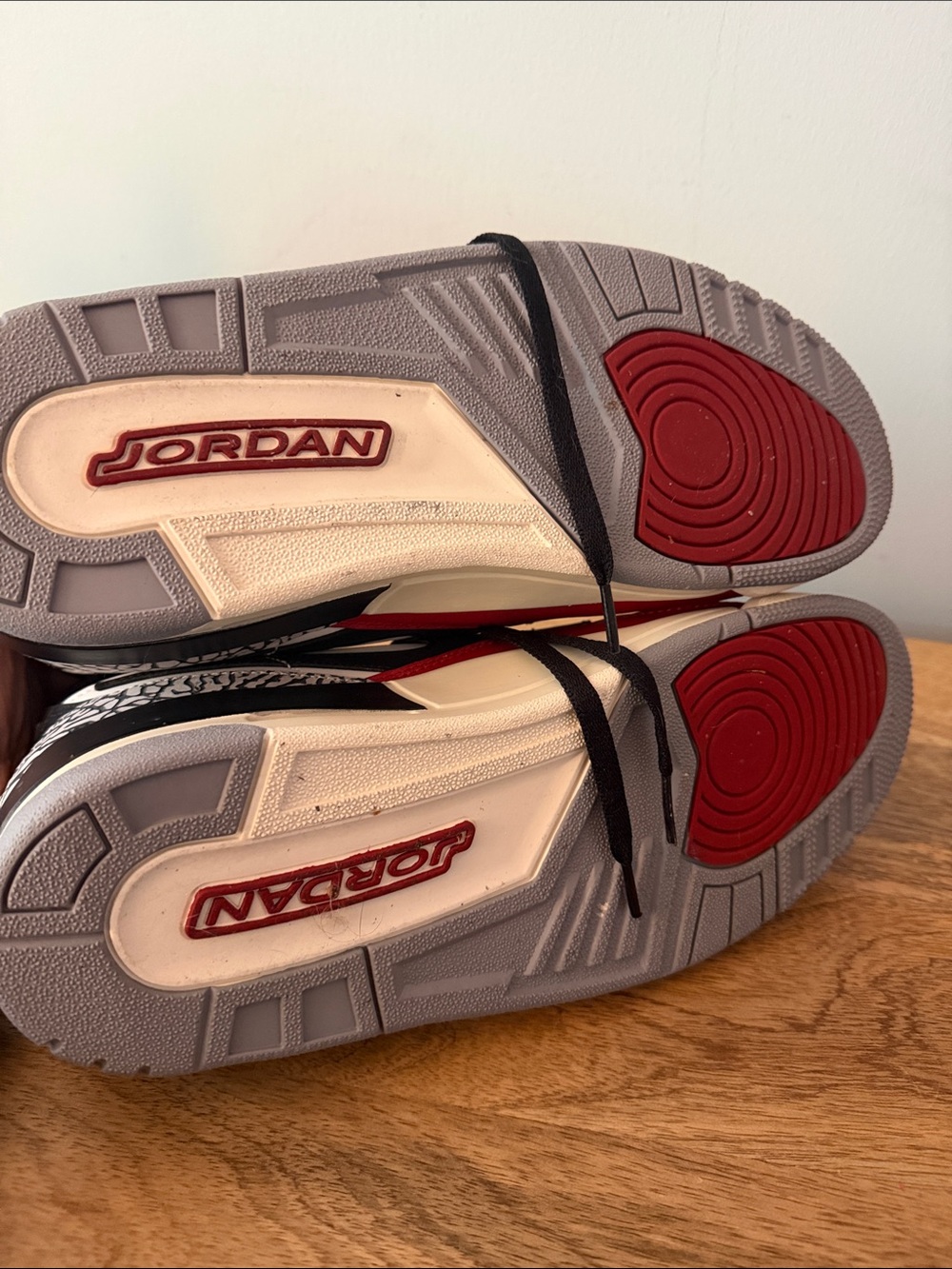 Nike MEN Red, White & Black Low-Top Sneakers - Picture 4 of 6